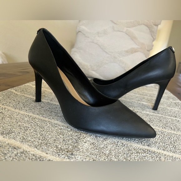 Karl Lagerfeld Black Leather Pump - Picture 6 of 9